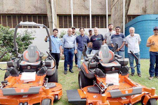 Prefeitura de Sertãozinho adquire dois novos cortadores de grama