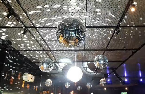 Para comemorar um ano de grupo, Baile de Garagem Sertãozinho confirma noite de flashback no Vegas Boliche Bar
