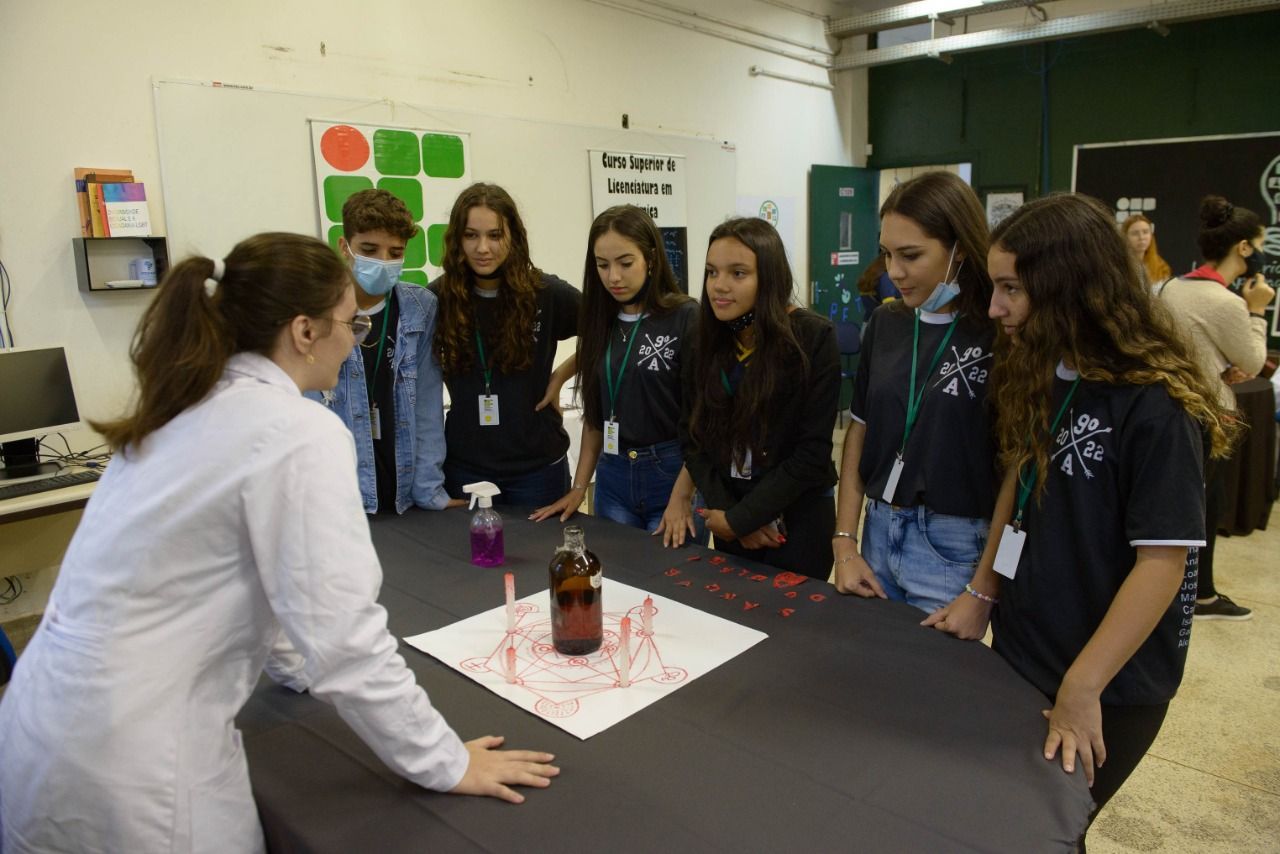 Alunos da Rede Municipal de Ensino participam de evento de ciência e tecnologia no IFSP Sertãozinho