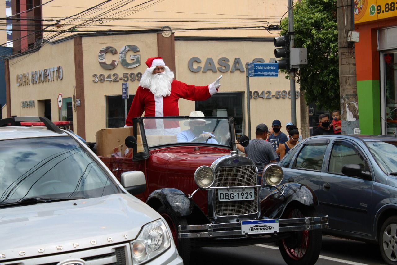 Chegada do Papai Noel da ACIS celebra os 126 anos de Sertãozinho