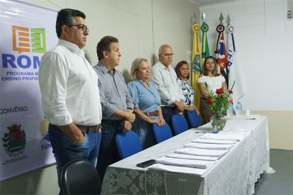 Alunos da Fundam recebem certificados de vários cursos oferecidos em parceria com a Prefeitura de Sertãozinho