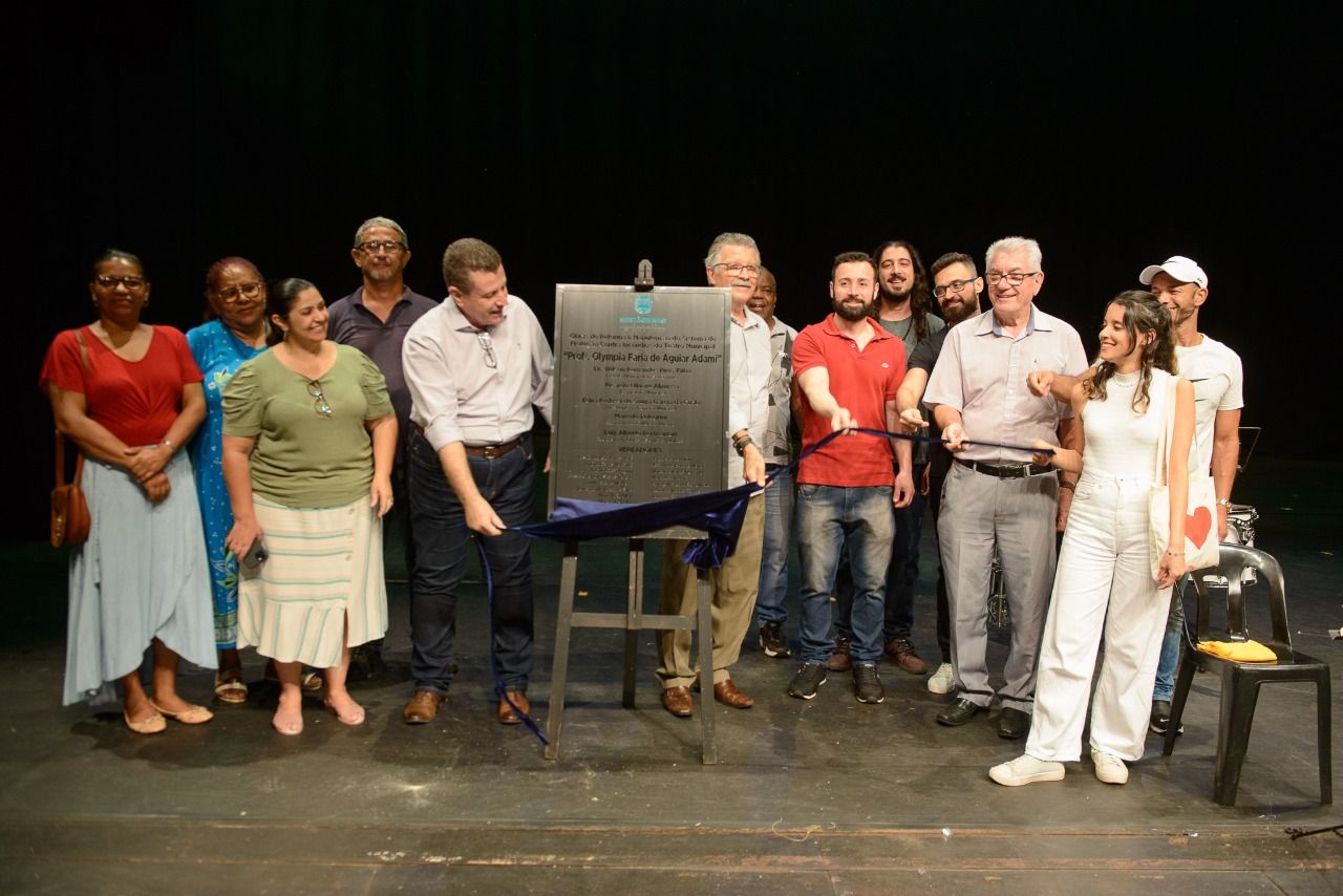 Em noite de espetáculo, Prefeitura de Sertãozinho entrega reforma estrutural do teatro municipal