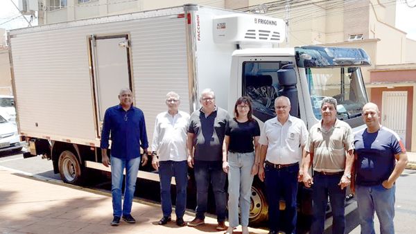 Prefeitura de Sertãozinho investe em novos caminhões para transporte de merenda escolar