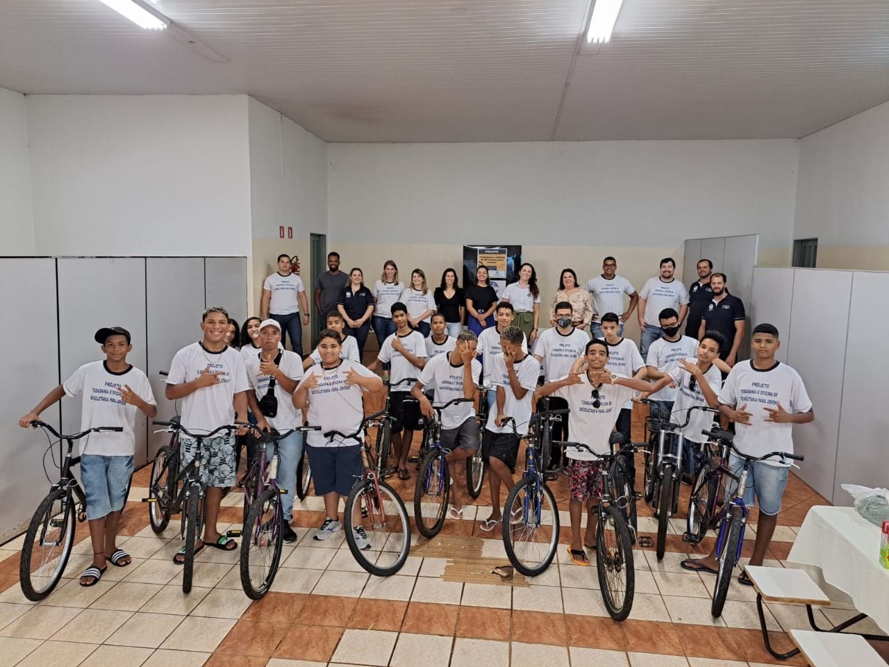 Prefeitura de Sertãozinho entrega certificados a alunos de Oficina de Bicicletaria para jovens