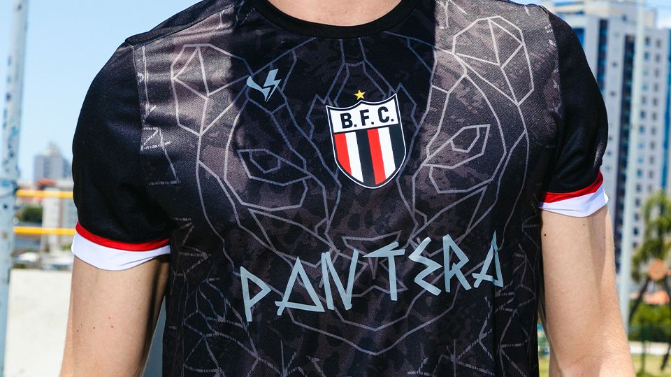 Com o desenho de um Pantera, Botafogo apresenta novo uniforme de aquecimento para 2023