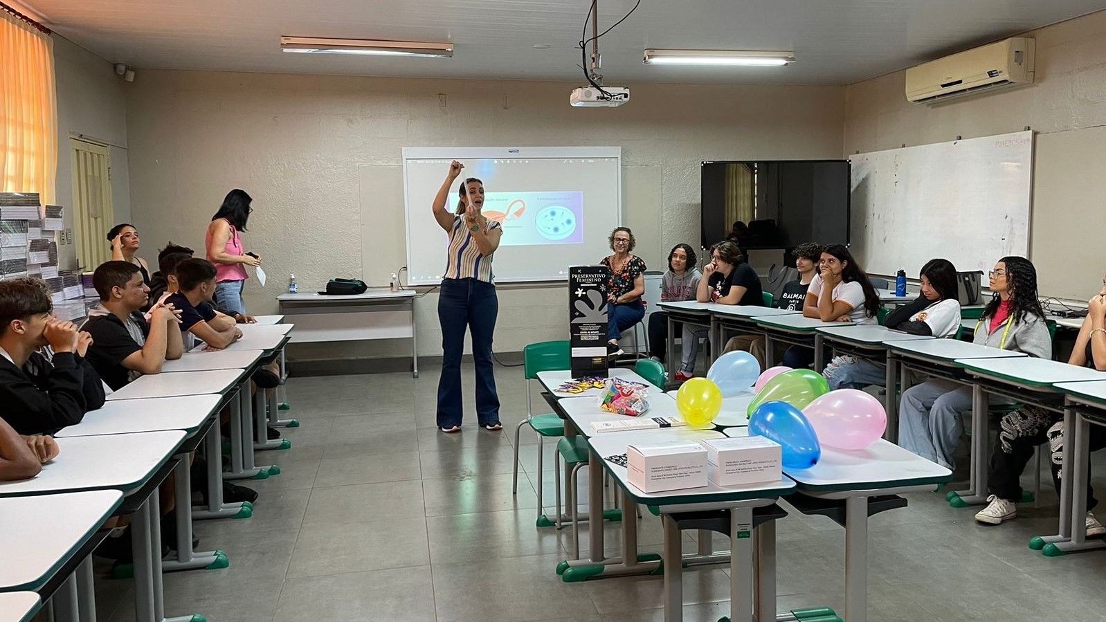 Prefeitura de Sertãozinho envolve alunos de ensino médio em ações de conscientização sobre gravidez na adolescência