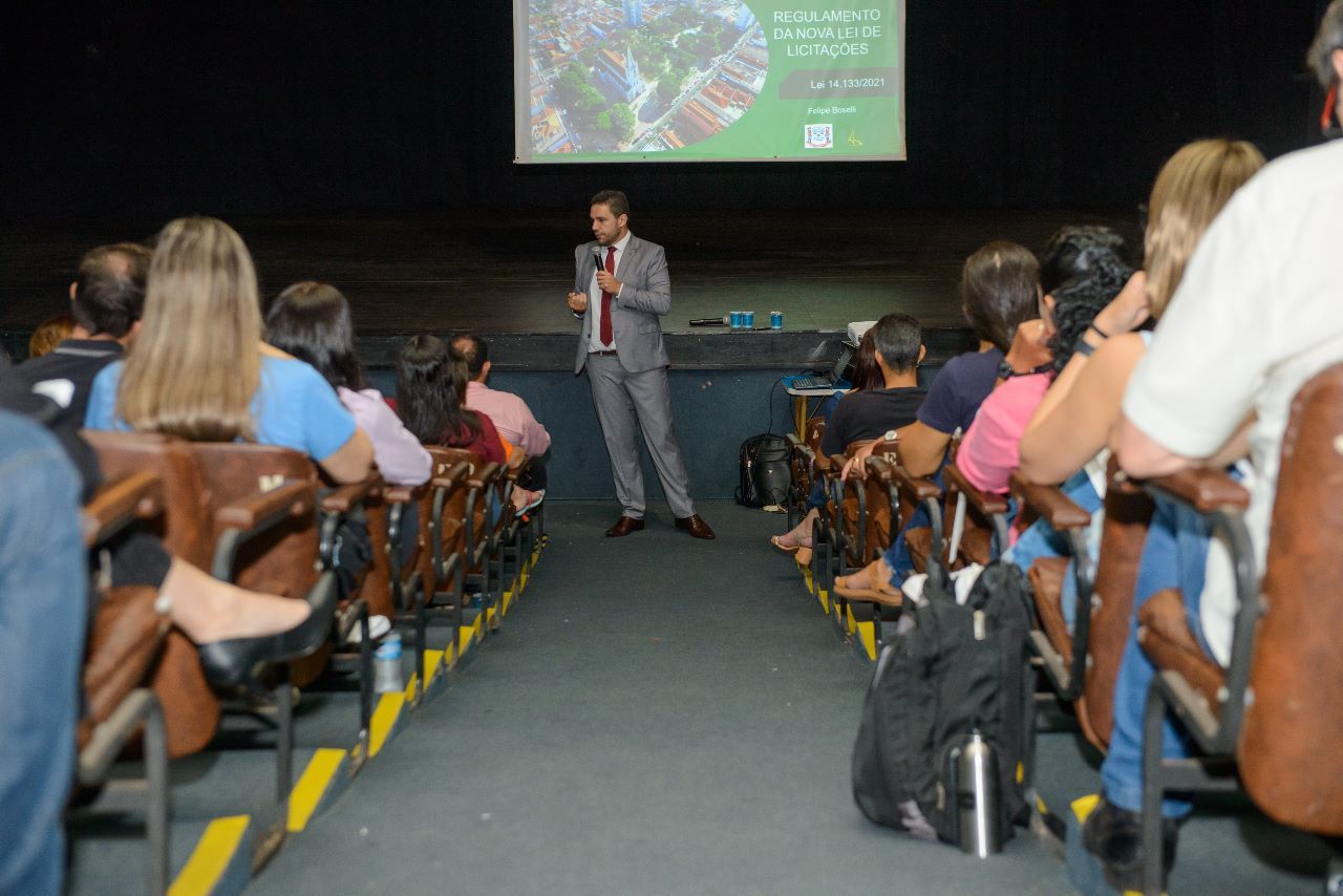 Servidores de Sertãozinho passam por capacitação de nova lei de licitações que entrará em vigor em abril