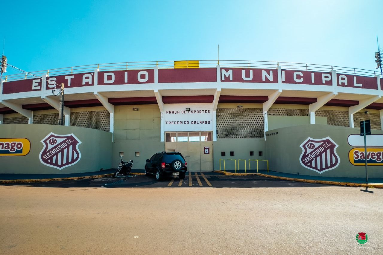 Com apoio da Prefeitura, estádio do Sertãozinho Futebol Clube recebe nova pintura