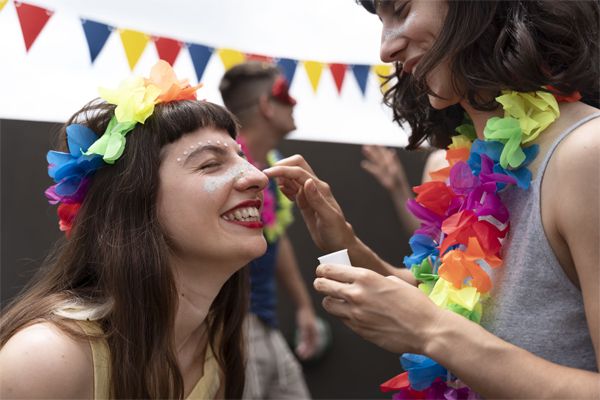 Carnaval ocorrerá nos próximos dias e órgãos públicos e privados alertam sobre os horários de funcionamento!