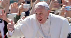 Papa recebe transexual no Vaticano