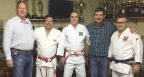 Judoca realiza treino em Sertãozinho