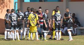 XV e Vila fazem clássico tenso