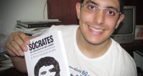 Sertanezino escreve livro sobre Sócrates