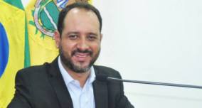 Vereador critica atuação de grupo de discussão política da cidade