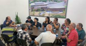 Vereador Lúcio da Rádio reúne famílias que ocuparam terrenos públicos para cadastramento e legalização