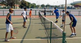 Secretaria de Esportes oferece aulas gratuitas de tênis de campo