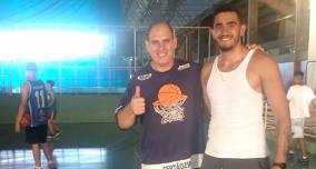 Jogador de basquete visita Patinódromo de Sertãozinho