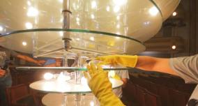 Limpeza do lustre Gota D’água encerra manutenção do Theatro Pedro II