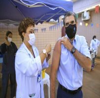Prefeito de Ribeirão Preto recebe primeira dose da vacina contra Covid-19