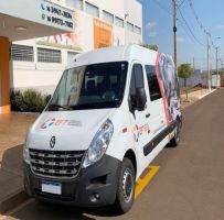 Escola de futebol de Sertãozinho adquire Van para transportar alunos a jogos e avaliações de clubes