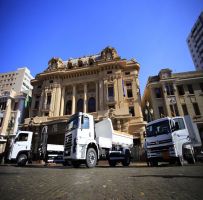 RIBEIRÃO - Secretaria da Infraestrutura recebe três caminhões zero quilômetro