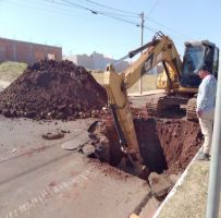 Prefeitura de Sertãozinho faz reparos em vazamento que poluía o córrego há mais de 1 ano