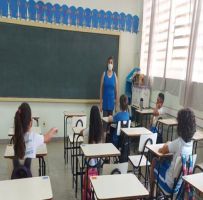 RIBEIRÃO - Depois de um ano e meio, alunos da rede municipal retornam às salas de aula