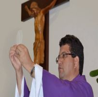 5 gestos do padre na missa e seus significados