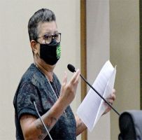 "É preciso punir os tutores que abandonam seus animais", diz vereadora Maria Vira-Lata ao sugerir proposta ao Executivo