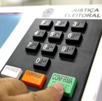 Brasileiro não pode votar armado, diz TSE