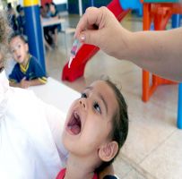 Vigilância epidemiológica realiza vacinação contra pólio nas creches
