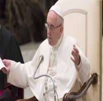 Papa Francisco diz que não se deve cobrar para celebrar missas!