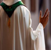 Por quanto tempo um padre pode ficar em uma paróquia?