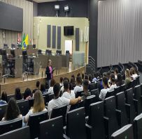 Alunos da ADOT conhecem as dependências da Câmara de Sertãozinho e aprendem mais sobre a política local