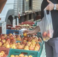 Inflação fica abaixo de zero pela primeira vez em 2023