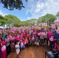 Prefeitura organiza atividade física para os idosos do cci dentro da campanha “Outubro Rosa”