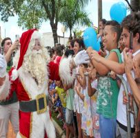 Papai Noel da ACIS encanta crianças e adultos em Sertãozinho