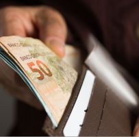 Governo anuncia novo salário-mínimo de R$ 1.421