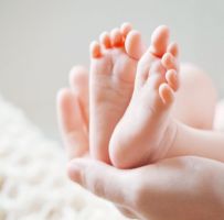Bebês só serão registrados com autorização da mãe